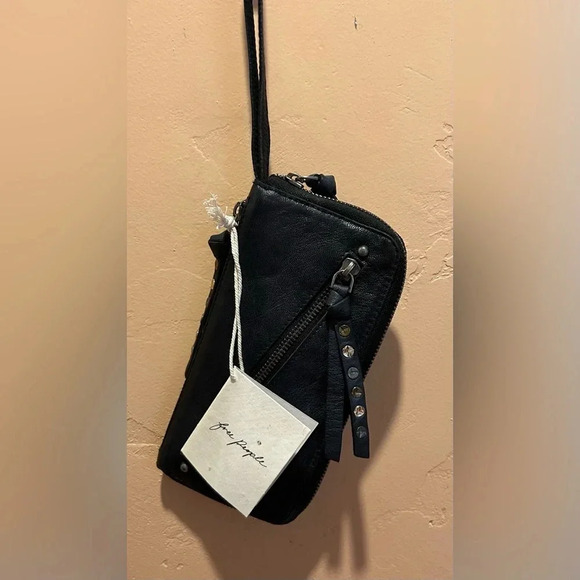 FREE PEOPLE Black Distressed Leather Wristlet Wallet. Brand new with tags - Picture 6 of 11